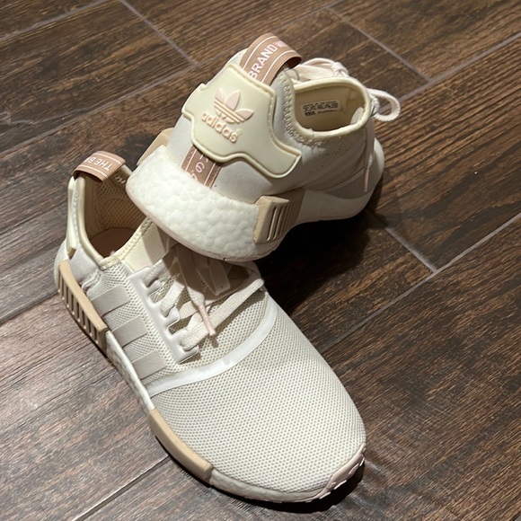 Adidas shoes - Picture 10 of 16